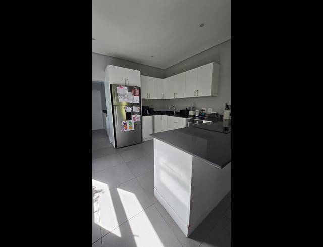 3 BEDROOM FREESTANDING FOR SALE IN PALM LAKES ESTATE